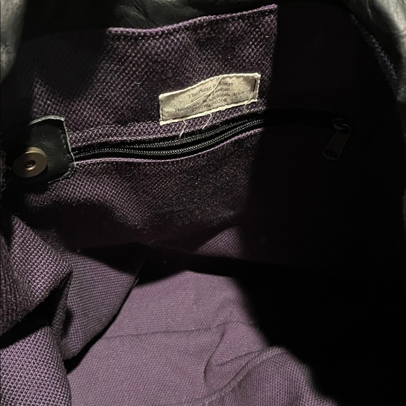 THE PURSE PEDDLERS Large Black genuine Leather Tote - Picture 9 of 10